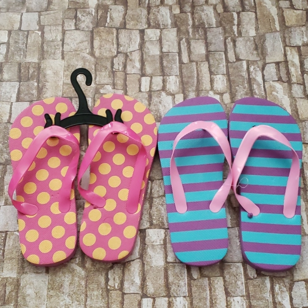 New 2 pairs of girls flip flops sz 13/1